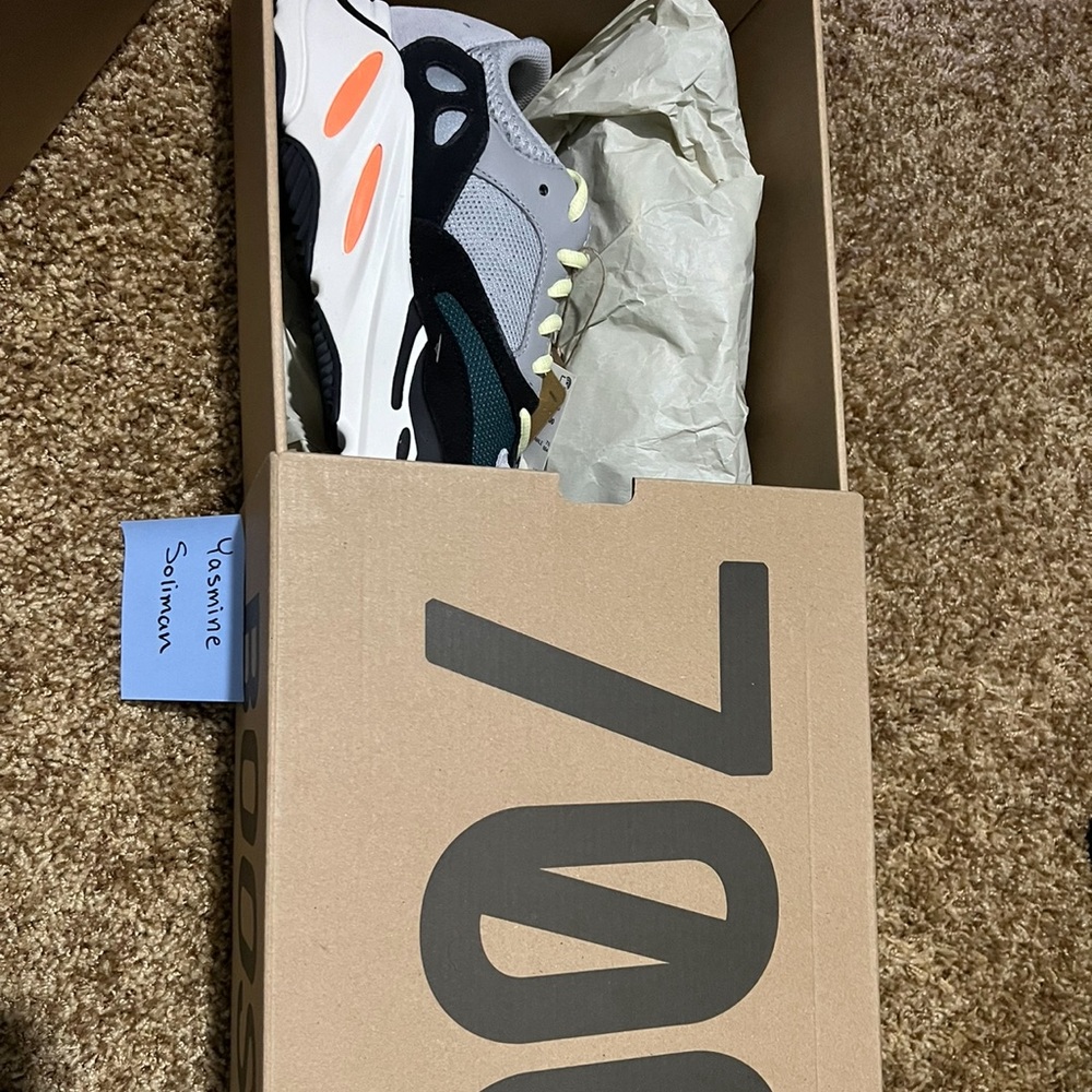 Yeezy Wave Runners size 8